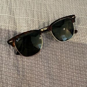Ray-Ban Clubmaster tortoiseshell 49021